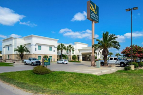 Гостиница Quality Inn & Suites  Робстаун